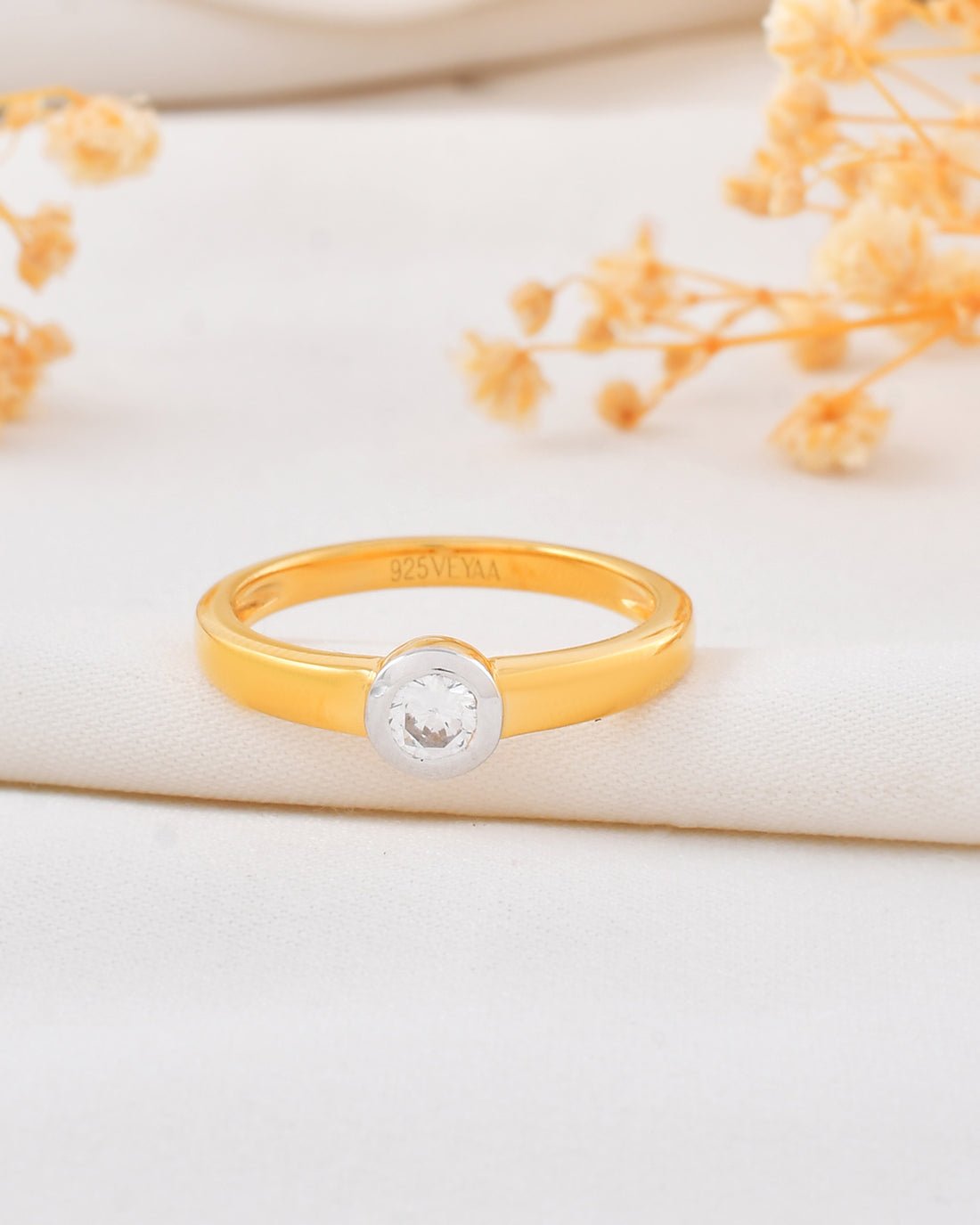 Lily Whirl 0.25 Carat Diamond Ring-Veyaa