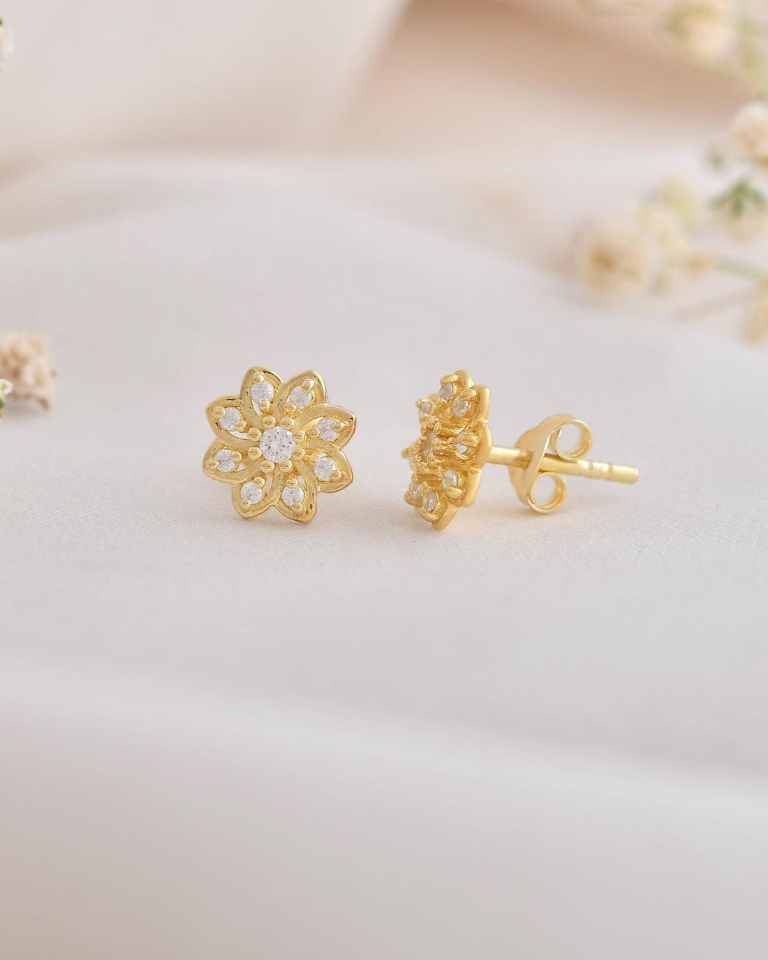 Daisy 0.24 Carat Diamond Earrings-Veyaa