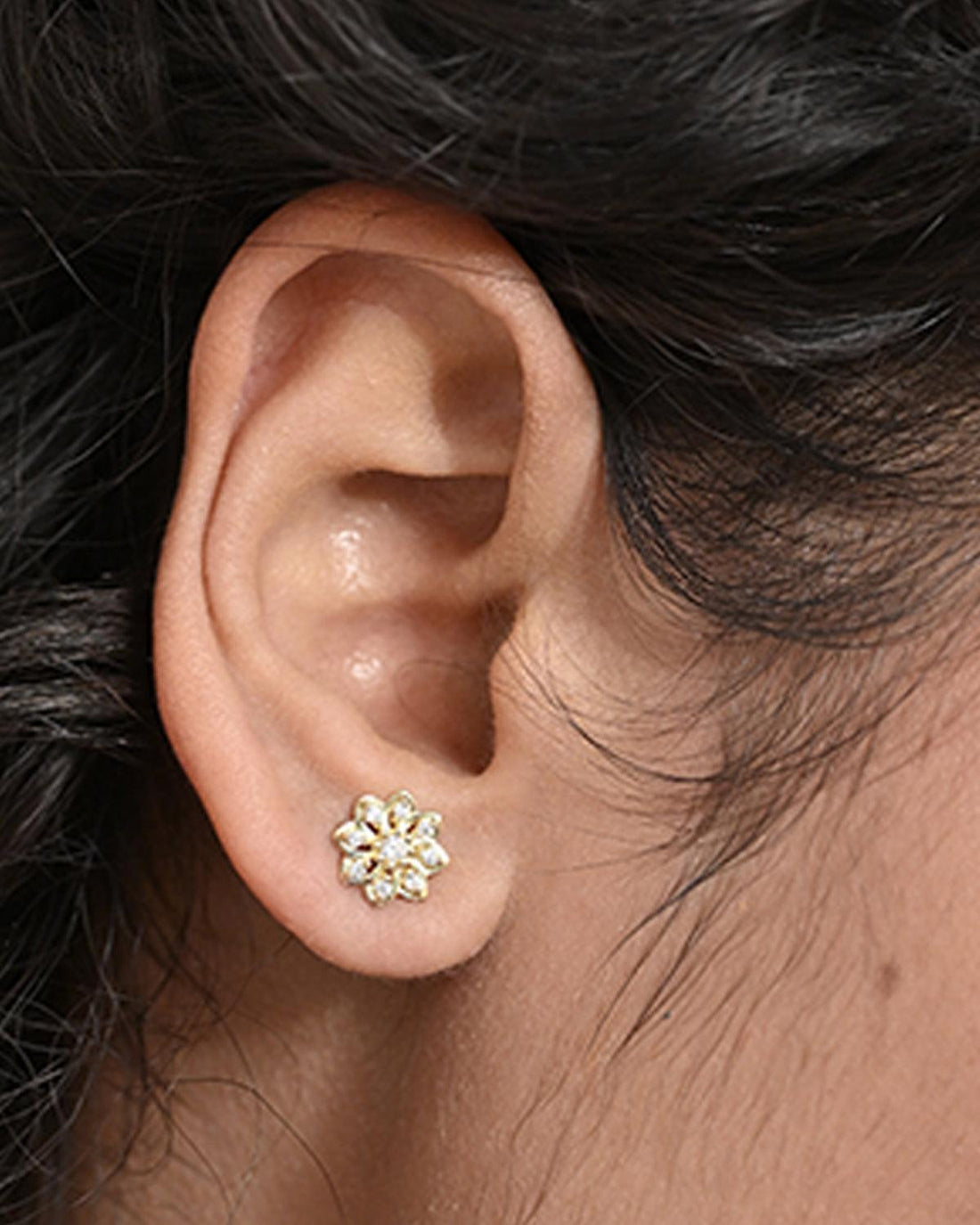 Daisy 0.24 Carat Diamond Earrings-Veyaa