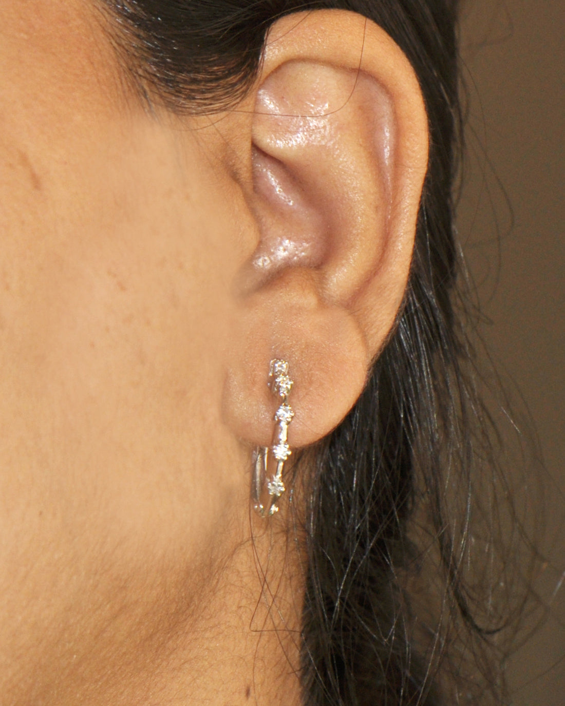 Aina 0.15 Carat Diamond Hoops Earrings-Veyaa
