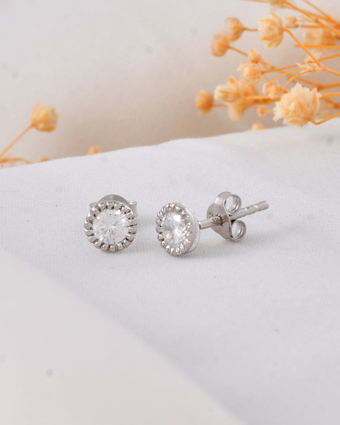 Ekaaya 0.50 Carat Diamond Earring-Veyaa