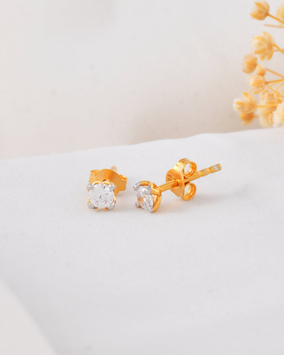 Solitaire 0.28 Carat Diamond Earring-Veyaa