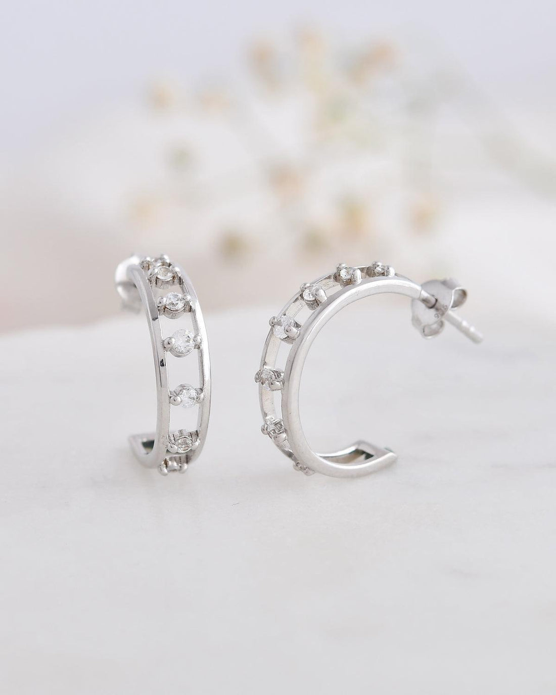 Loop 0.25 Carat Diamond Earrings-Veyaa