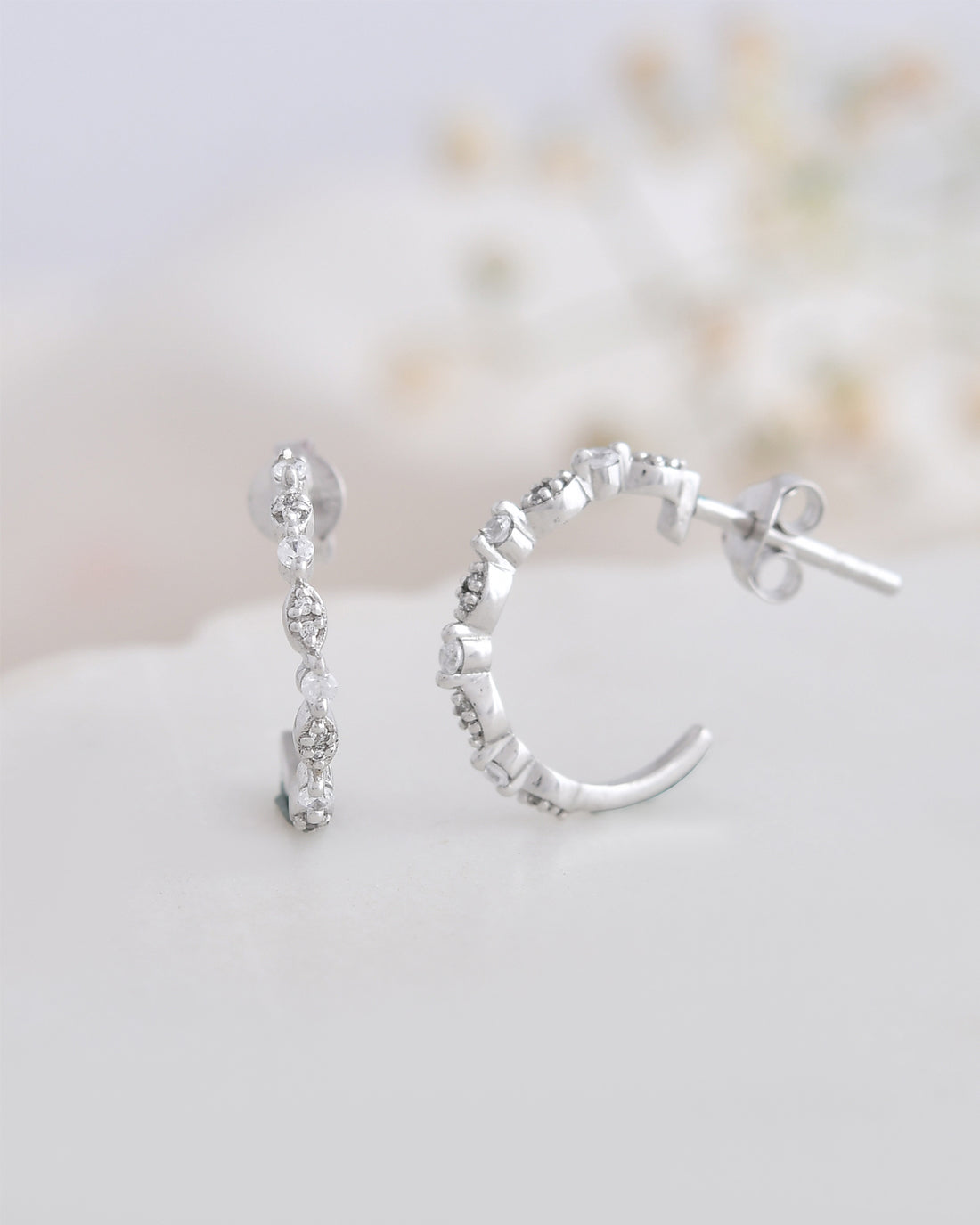 Halo 0.20 Carat Diamond Earrings-Veyaa