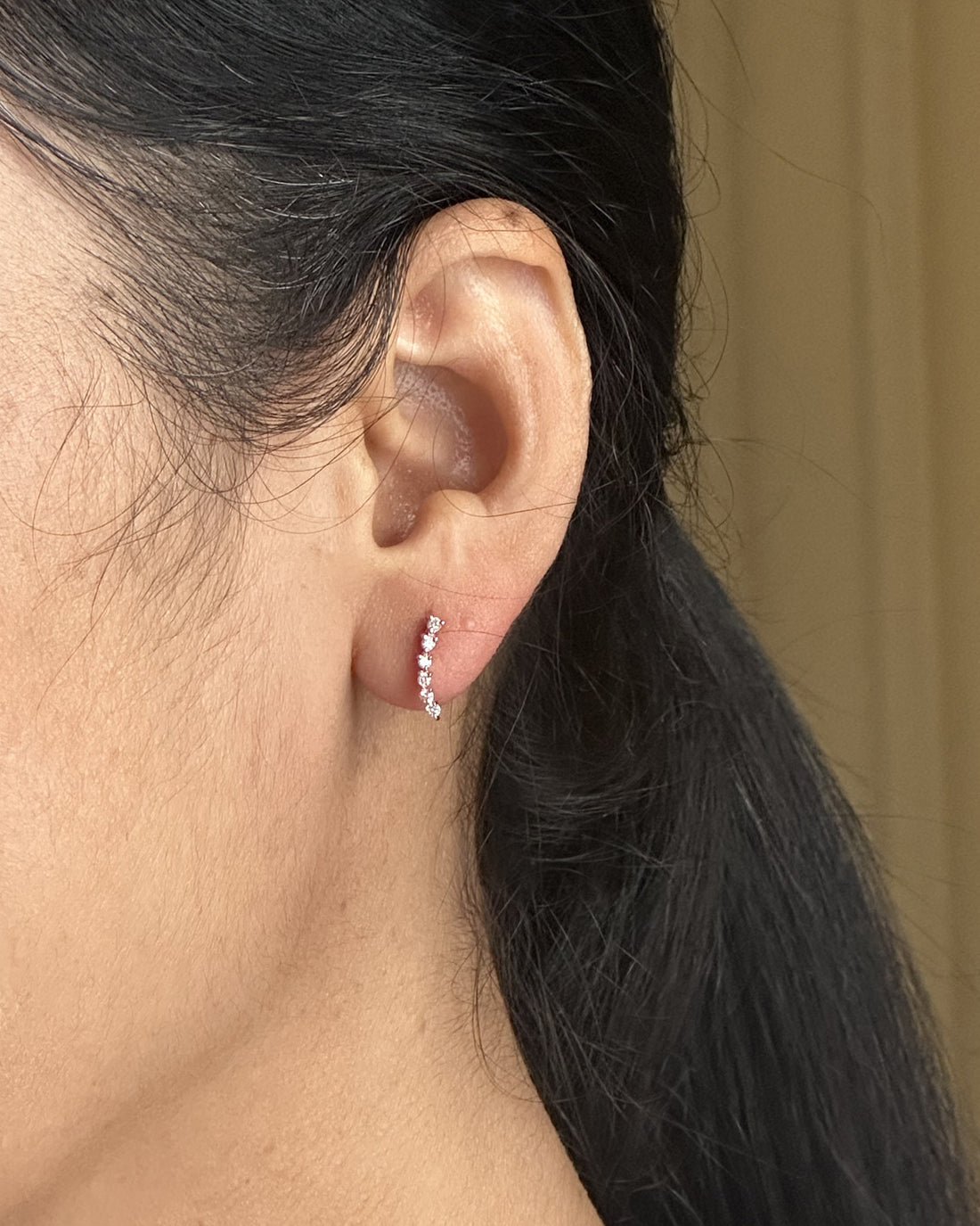 Oro 0.18 Carat Diamond Earrings-Veyaa