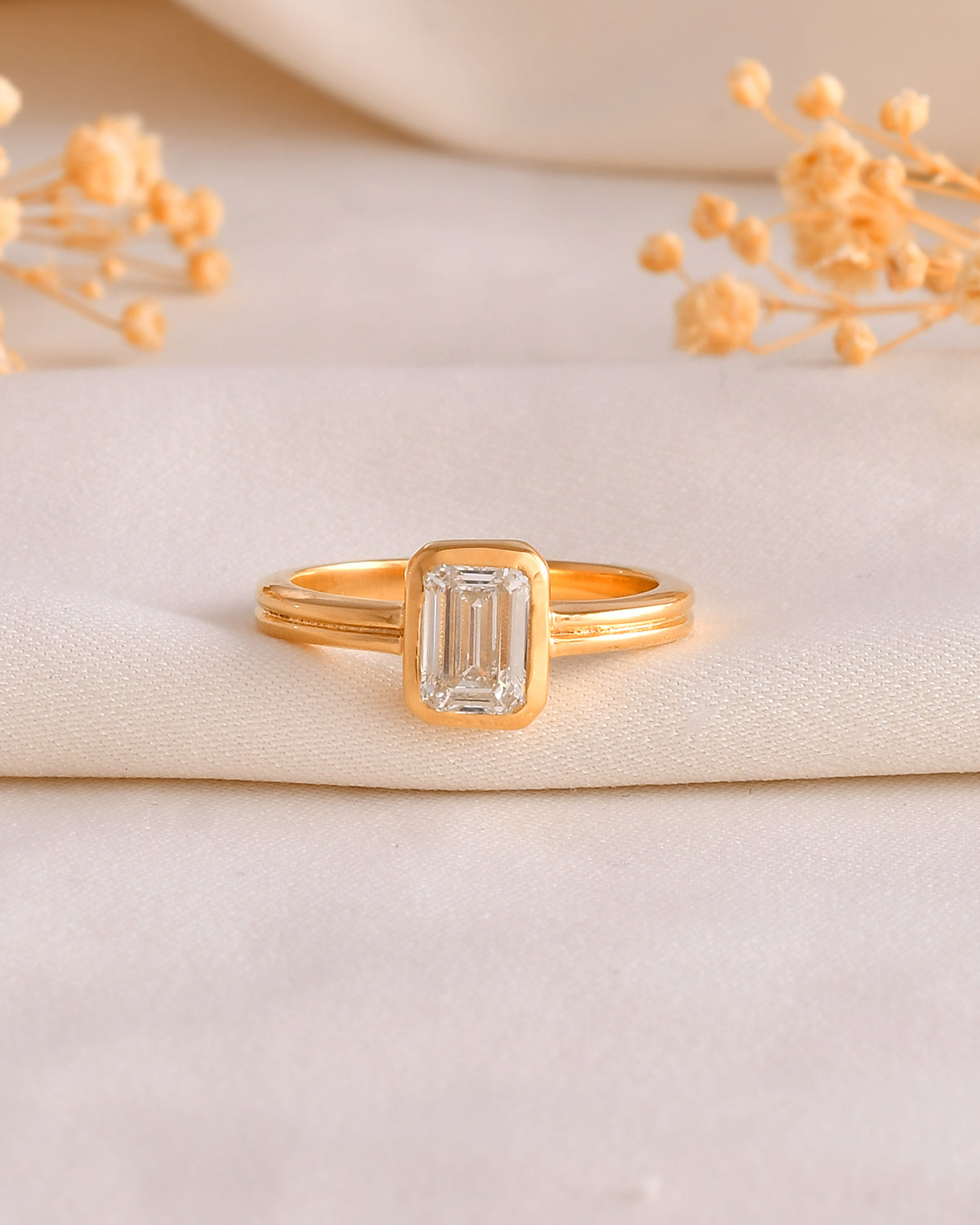 Emerald cut 1ct diamond ring - Main Image