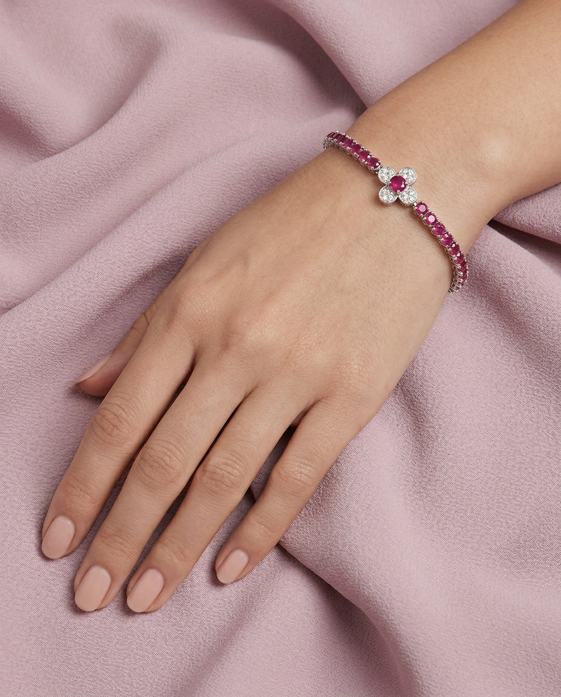Diamond & Ruby Clover Bracelet (T.wt 8.31 ct)