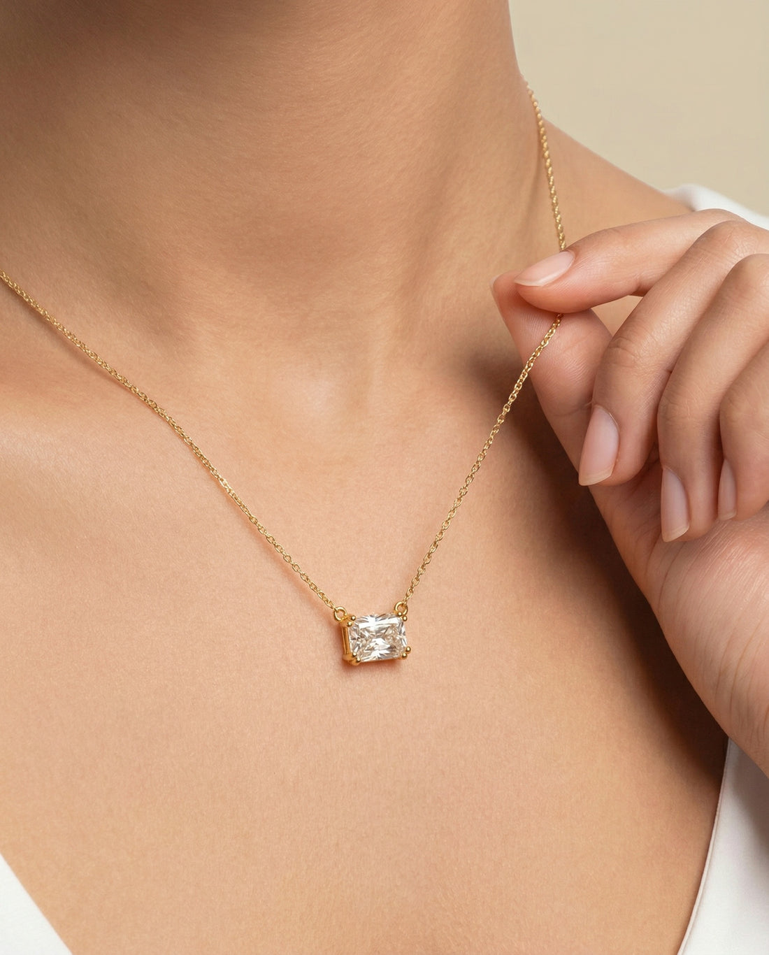 Raidiant Cut Solitaire Necklace (T wt. 2.00 ct)