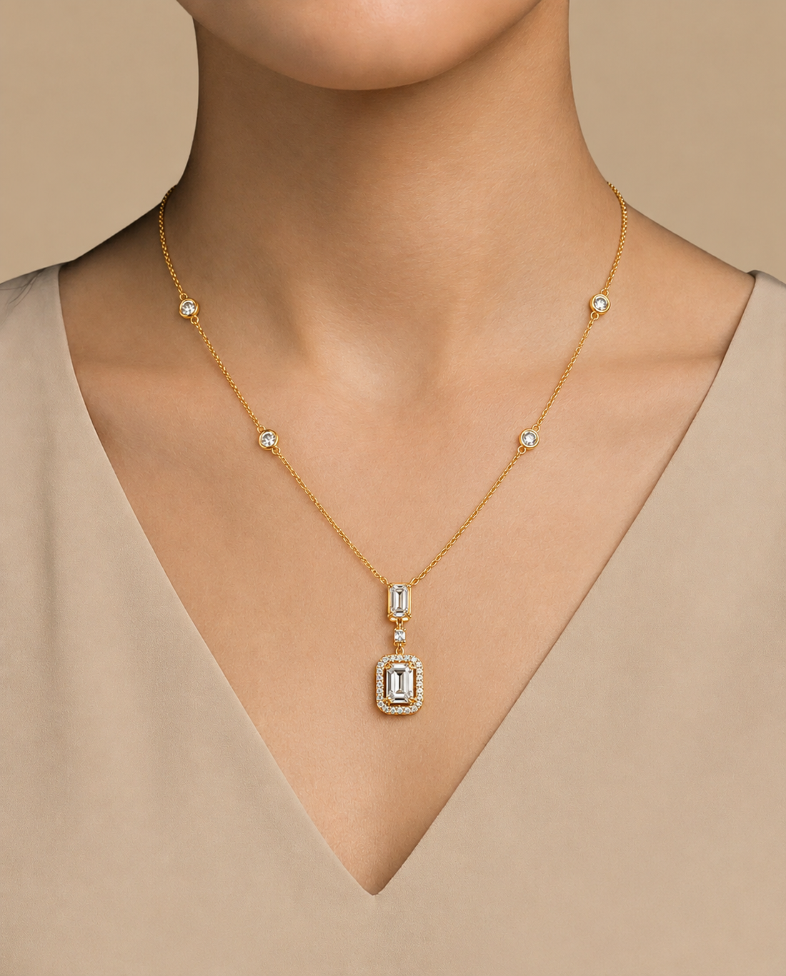 Classic Emerald Drop Pendant Necklace (T wt. 3.14 ct)