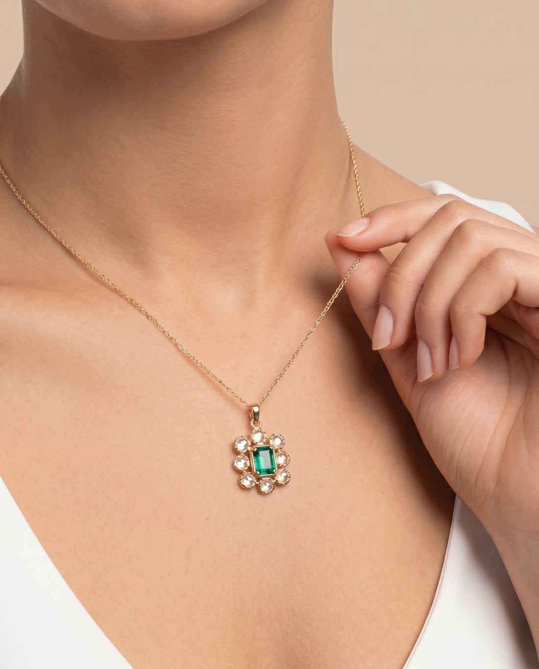 Emerald Rosecut Pendant  (T wt. 1.55 ct)