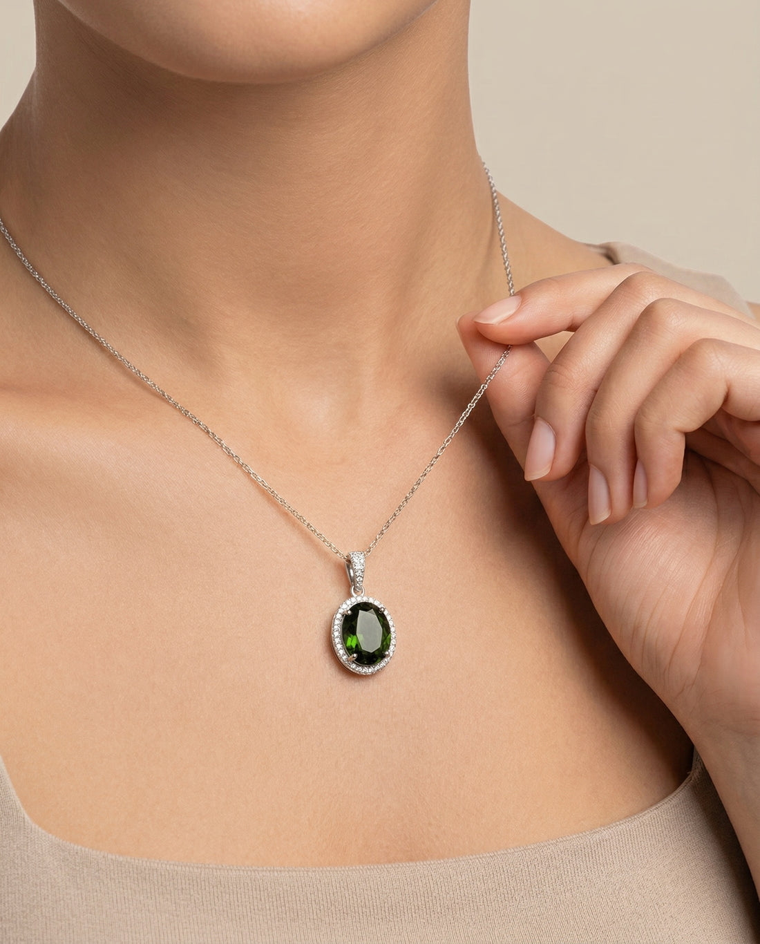 Natural Chrome Diopside Drop Neckpiece (T.wt 3.44 ct)