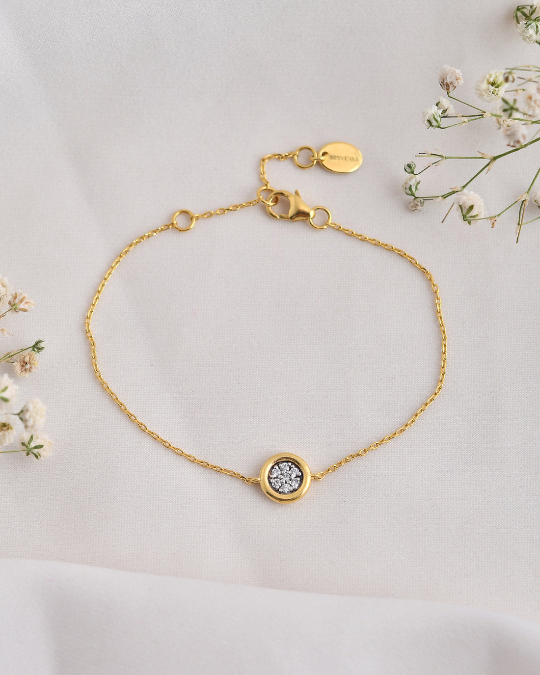 Glimmer 0.10 Carat Diamond Bracelet-Veyaa