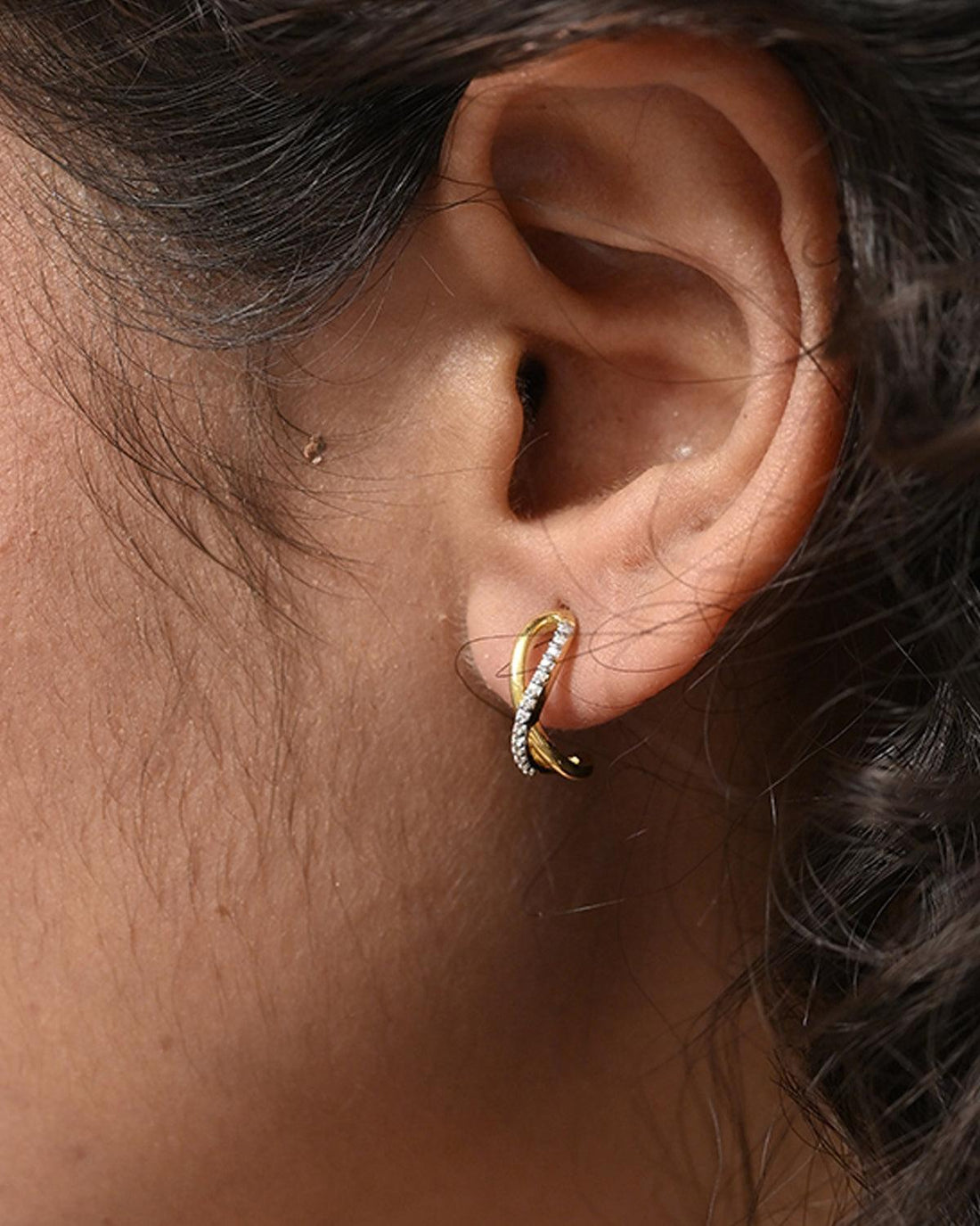 Eterna 0.11 Carat Diamond Earrings-Veyaa
