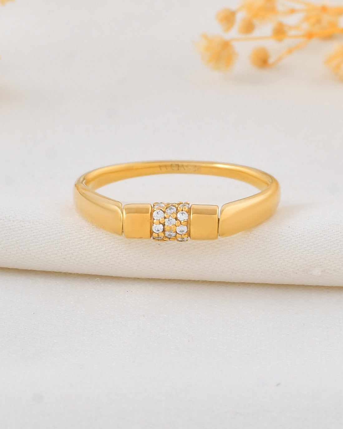 Roller 0.12 Carat Diamond Ring-Veyaa